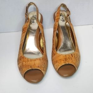 Euro soft by soft sling back peep toe heels cork uppers with gold Flecks 10 M